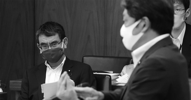 河野太郎防衛相,小野寺五典元防衛相