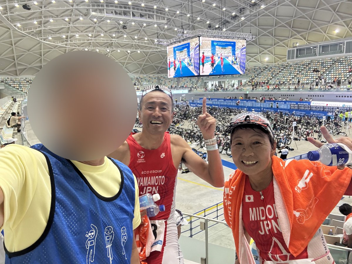 エイジ優勝の山本淳一選手、黒羽美登里選手