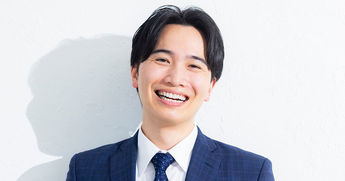 笑顔のビジネスパーソン
