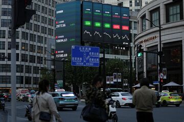 中国の最富裕層、資産保有額が急減　景気低迷で
