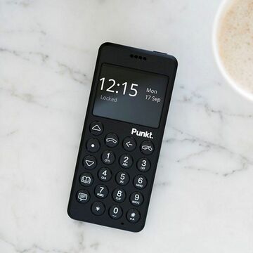 スマホ時代にあえて登場 約4.4万円の“ガラケー”Punkt.「MP02」