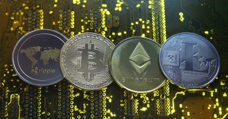 ビットコインが低迷、先物取引開始は期待外れ