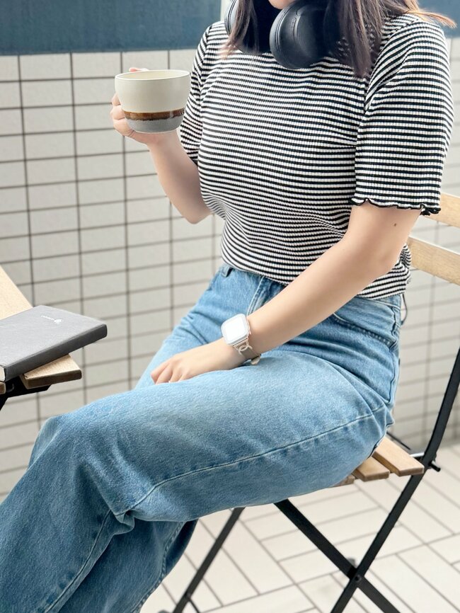 二の腕カバーの天才かも…！しまむらの「1089円トップス」がオンオフ着回せて何枚も欲しくなる！