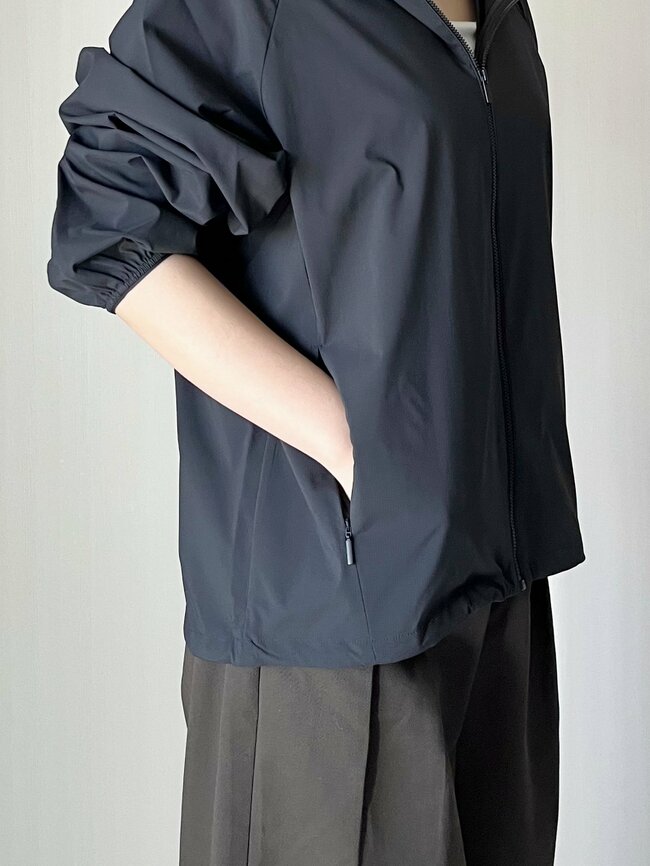 「3枚持ってます」「毎日使い倒したい」ユニクロの“着る日焼け止め”が軽くて着心地がいい…！「カバンに常備できるのが嬉しい」