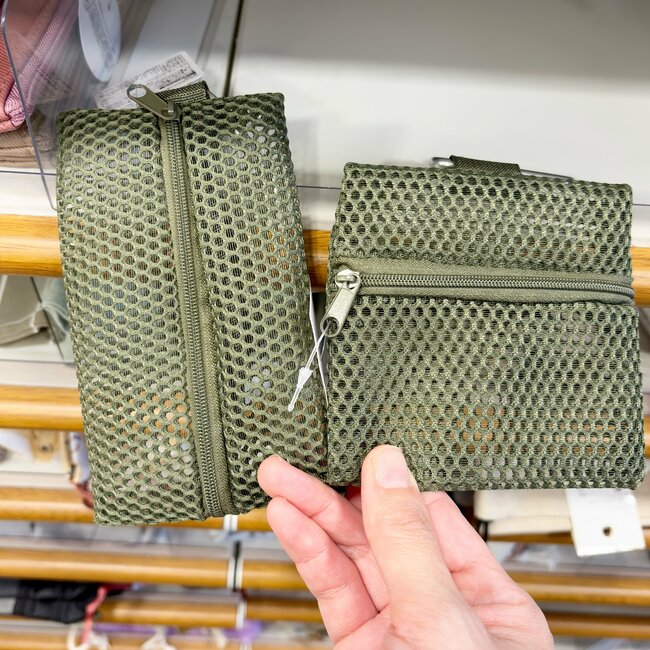 ミニ財布はこれでいいじゃん…！セリアで見つけた「迷子にならないポーチ」透け感がかわいいし、ガバッと開いて使いやすい！