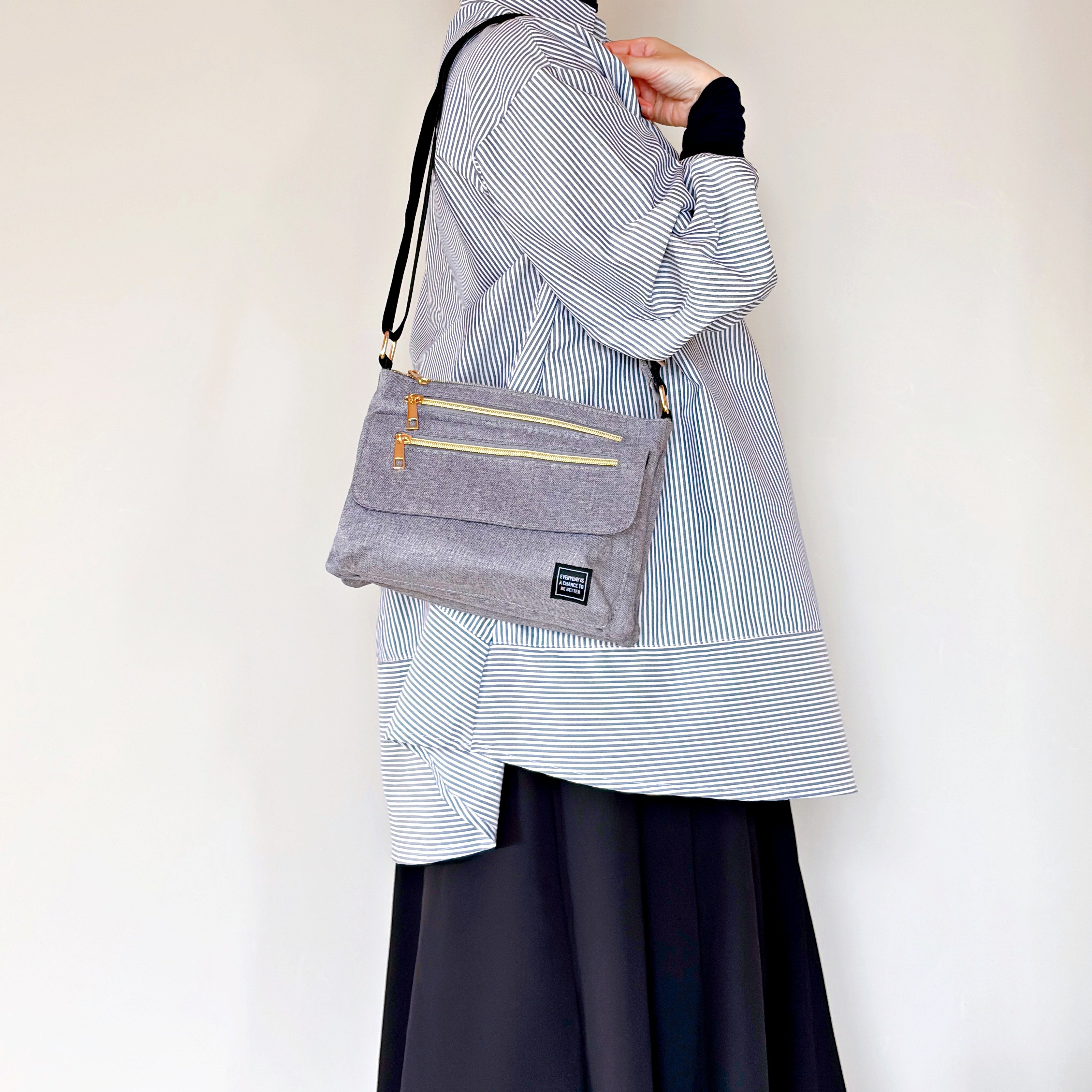 もうポーチいらないかも…！しまむらの「ポケットいっぱいバッグ」収納力が異次元すぎる！お財布がわりにも使えて便利！