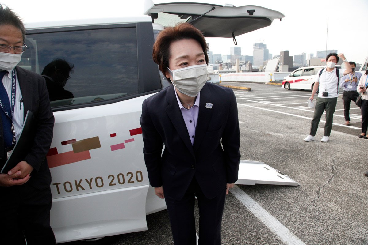 東京五輪、どう対処しても失うもの多い日本