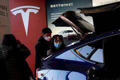 テスラ、初の通期黒字化を達成　EVブーム追い風