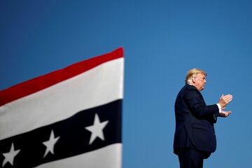 トランプ氏劣勢の謎、経済は重要でないのか