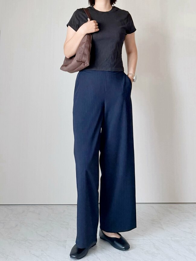 「とにかく動きやすい」ユニクロの“着痩せパンツ”に絶賛の声「汗をかいてもサラサラ」「本当にキレイなシルエット」《購入レビュー》