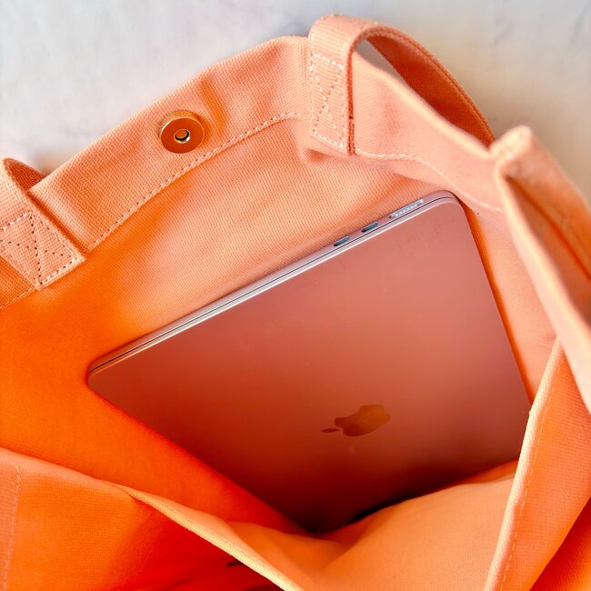 「可愛くていっぱい入る」「小物が迷子になりにくい」ハニーズの“ポケットいっぱいバッグ”収納力がスゴすぎる!「日傘やペットボトルが固定できるので良い」