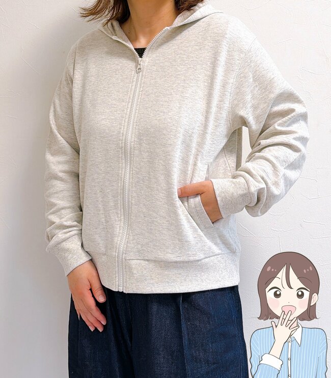 サッと羽織るだけで着痩せする…！ワークマンの「1590円パーカー」めっちゃ軽くて、パジャマみたい楽ちんなんです！《購入レビュー》