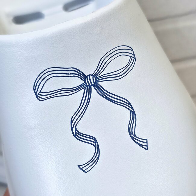 もっと早く出会いたかった～！ダイソー姉妹店の「お風呂用スリッパ」がめっちゃ天才！水が溜まらないから足が濡れないんです！