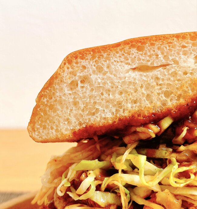 「やたらうまいぞ」「アタリが来た」モスバーガーの“期間限定メニュー”肉肉しさがたまらない！「反則でしょ」「レギュラー入りして」《実食レビュー》