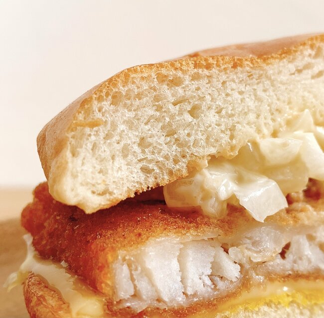 「バイト歴5年だったわたしのイチオシ」モスバーガーの“隠れ人気メニュー”が絶品すぎる！「子供の頃からずっと食べてる」「モスで1番うまいんだから！」【実食レビュー】