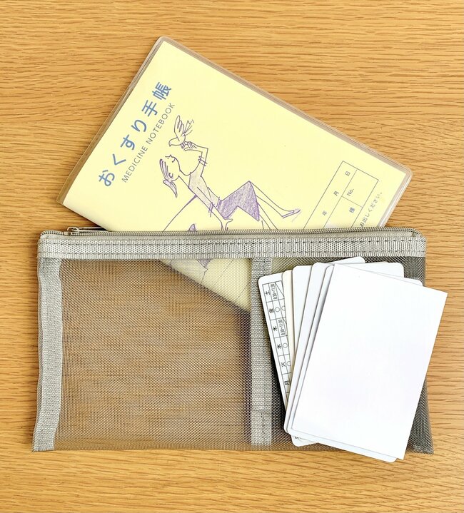 おくすり手帳と診察券がすっぽり!セリアで見つけた“無印みたいなケース”2色買いして正解でした!《購入レビュー》