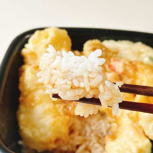 「お腹いっぱいです」「最高に幸せ」ほっともっとの“てんこ盛り弁当”具が多すぎてごはんが見えないよ…！