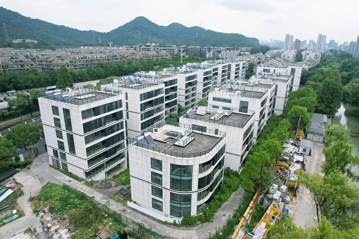 中国東部の浙江省杭州市にある未完成の高級住宅地