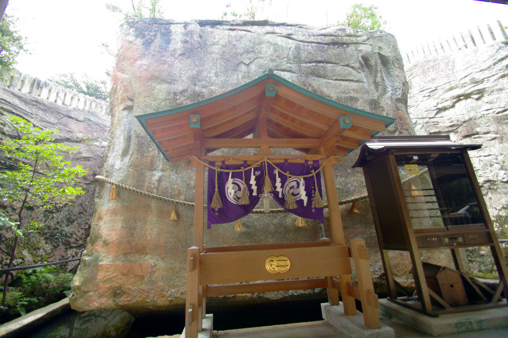 東日本大震災を予言した「四口の神釜」とは?世にも奇妙な日本の遺構をめぐる旅
