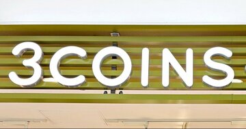 お薬手帳や処方薬がまるっと入った!3COINSの“お財布がわりになるポーチ”毎日持ち歩きたい可愛さ!「2個柄違いで購入」「結構たくさん入るし、高見えする」《購入レビュー》