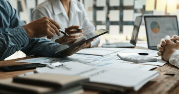 顔を合わせても話をしない、相手の助けを断固拒否…。怒っているときに無意識でやってしまう驚くべき行動とは?
