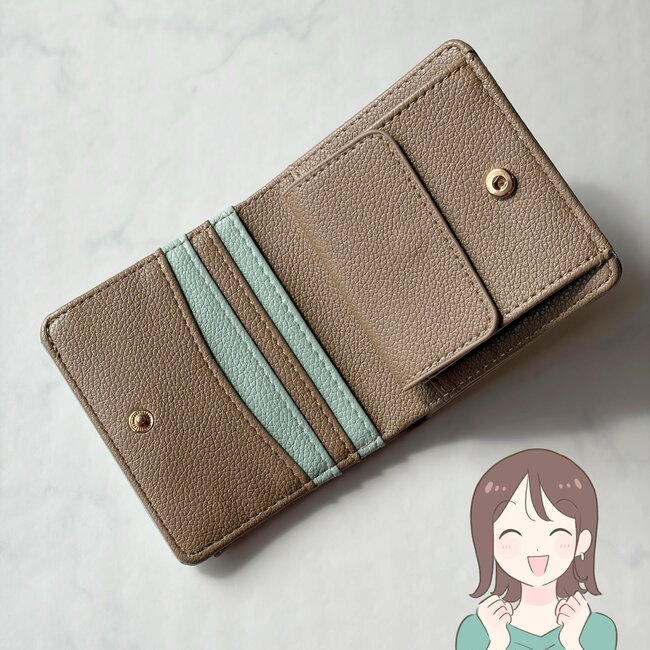 「小さい財布を探してました」「購入して正解」3COINSの“コンパクトな財布”小さめバッグにも入って優秀!「カードもお札も小銭も全て入ります」