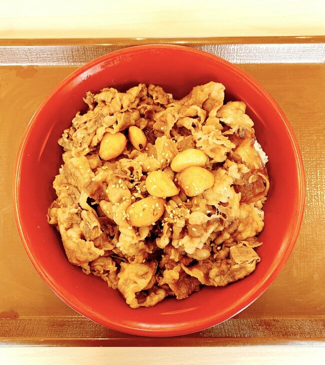 「出たら絶対食べるやつ」「まじで通年で売って」ほっともっとの“お肉2倍盛りメニュー”具材たっぷりで食べ応えスゴい！「年に70食ぐらい食べるぐらい好き」