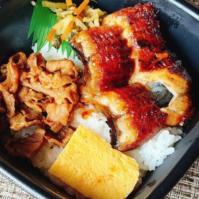 いくらなんでも豪華すぎだよ…！ほっともっとの“よくばり弁当”ご馳走だらけでご飯が足りない！【実食レビュー】