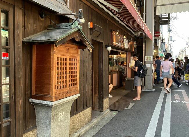 祠に祀られたお地蔵さん