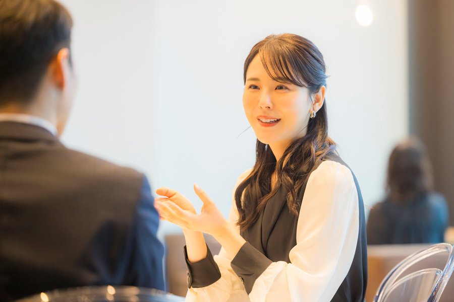 口角を上げる意識をしてみるだけで、「聞こえない」と言われることが減っていく