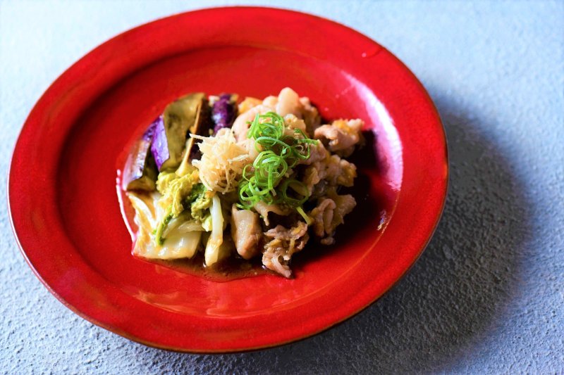 【カンタンなのに極上！ レンチンレシピ】いくらでも食べられる！ 料亭風しょうが焼き豚バラ肉の旨みがナスと白菜に染みる！