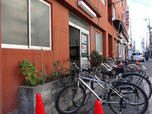 南京虫増殖に防火不備…死者まで出した低所得者住宅の劣悪事情