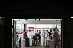 賃金上がる米国、上がらない日豪　何が違うのか