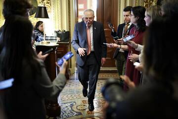 米上院、つなぎ予算案を可決　一部民主議員が後押し