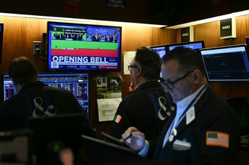 AI投資暗転、それでも株を買い増す投資家