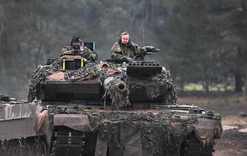 ウクライナに届かない戦車、約束守られず