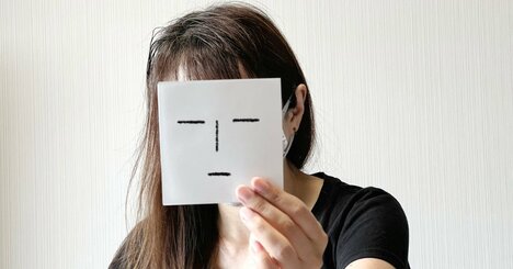 【中学英語でOK】「quiet」だけじゃない！ “無口”を英語で自然に言う3つの方法