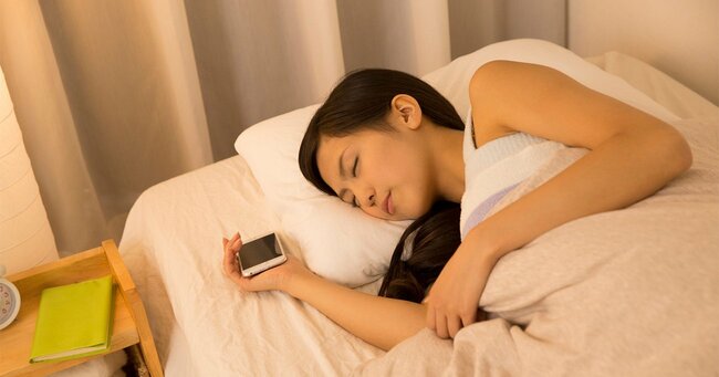 「眠れない人」が寝室で無意識にやっているNG習慣とは?【睡眠研究の第一人者が解説】