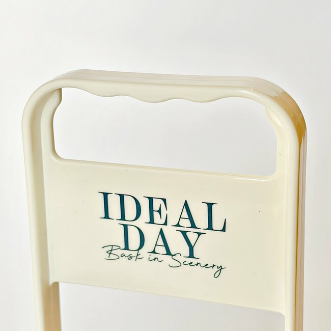 「スタバの店員さんに褒められました」3COINSの“天才ドリンクホルダー”便利すぎて毎日持ち歩きたい！「迷わず購入しました」「これでスタバが楽になります」