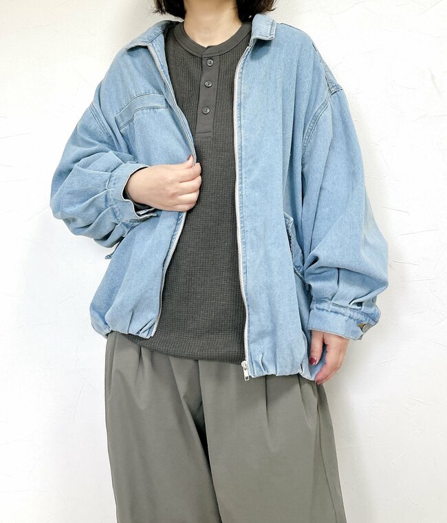 「色違いで3枚買いました」「ほぼ全ての色を持ってる」ユニクロの“1990円トップス”着心地よすぎて手放せない…!「とにかく肌触りがよくて、ストレスなし」