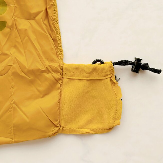 「追加で2個買った」ダイソー姉妹店の“畳まなくていいエコバッグ”が便利すぎる!「めちゃくちゃ軽い」「コンパクトでポケットにも入る」