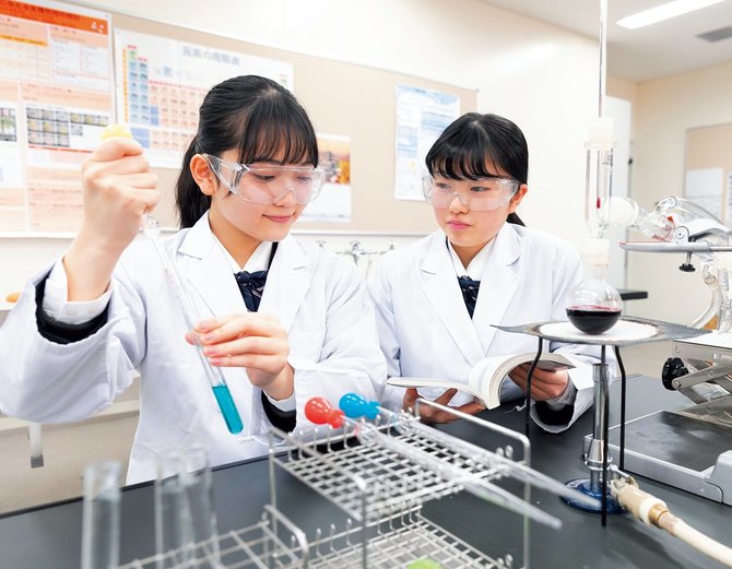 女性らしさを磨くのが女子教育ではない発信力を備えた女性を育成する 広告企画 ダイヤモンド オンライン 女性らしさを磨くのが女子教育ではない発信力を備えた女性を育成する 広告企画 ダイヤモンド オンライン