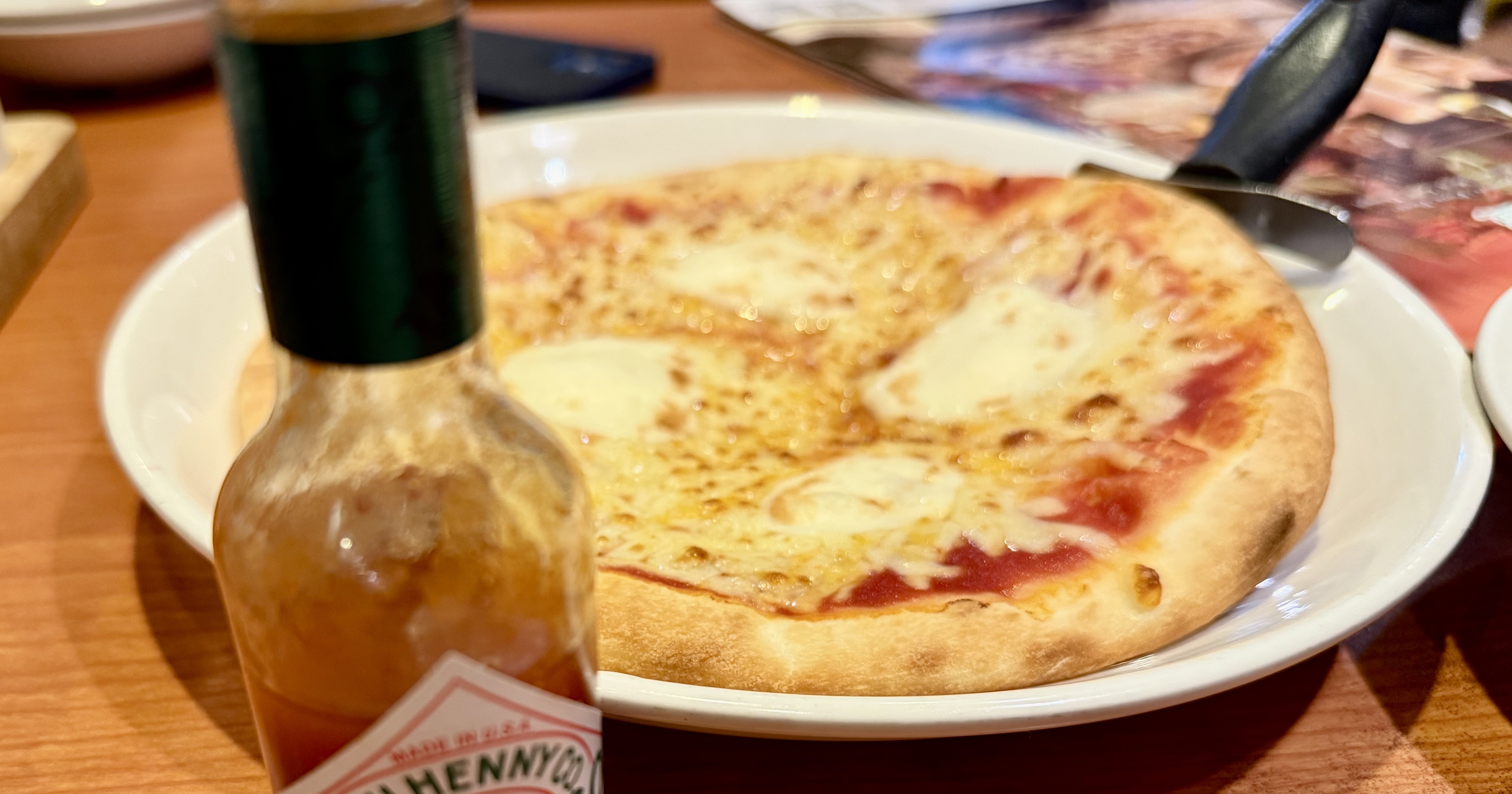 この写真、何かがおかしい…サイゼリヤ「ミラノ風ドリア」の異変、あなたは気づけますか？〈再配信〉