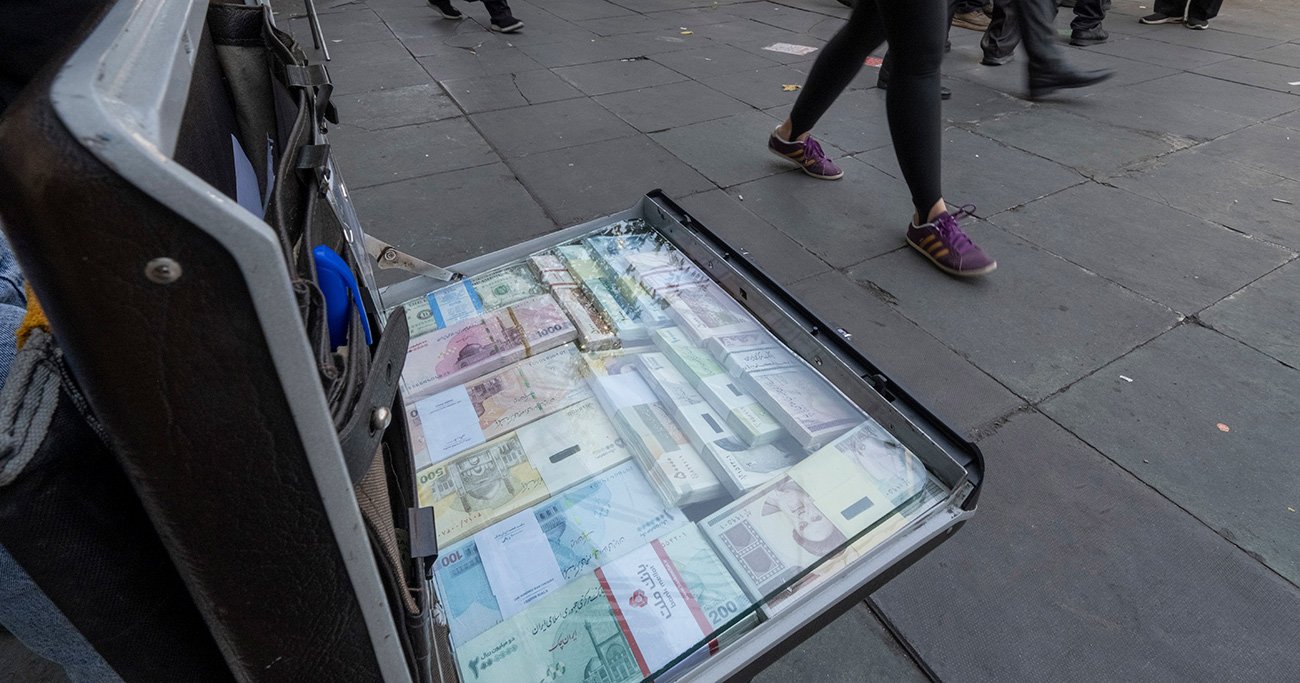 イランの巨額資金、制裁下でも「米銀経由」のカラクリ