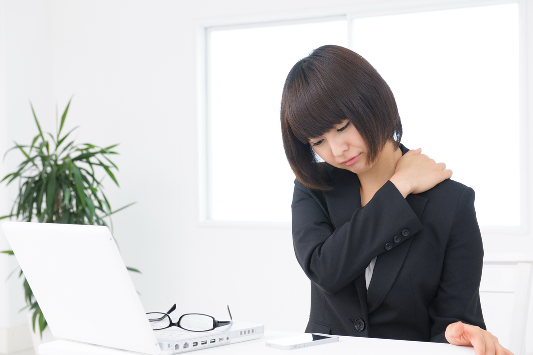 腰痛・肩こりの原因 骨がゆがむ通勤時4つの習慣