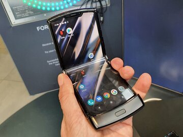 モトローラとサムスンが「第二次折りたたみスマホバトル」開催中!