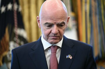 FIFA会長、「帝国」失いかけるもいかに生き残ったか