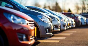 なぜ中古車販売店では、車両の背景情報や前オーナーのエピソードを伝えることがあるのか?