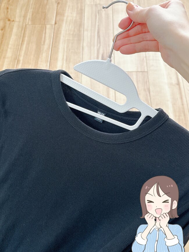 「家のハンガー全部変えました」「何度も購入しています」3COINS“多機能ハンガー”1本で何役もこなしてくれる優れものです!「もうこれしか使えません」