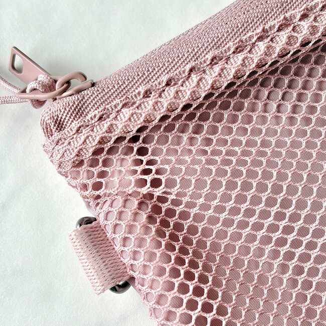 カード15枚が余裕で入った！無印良品の“ミニ財布になる収納ポーチ”が天才すぎる！「やっと購入できました！」「再入荷メールを見てすぐに購入」